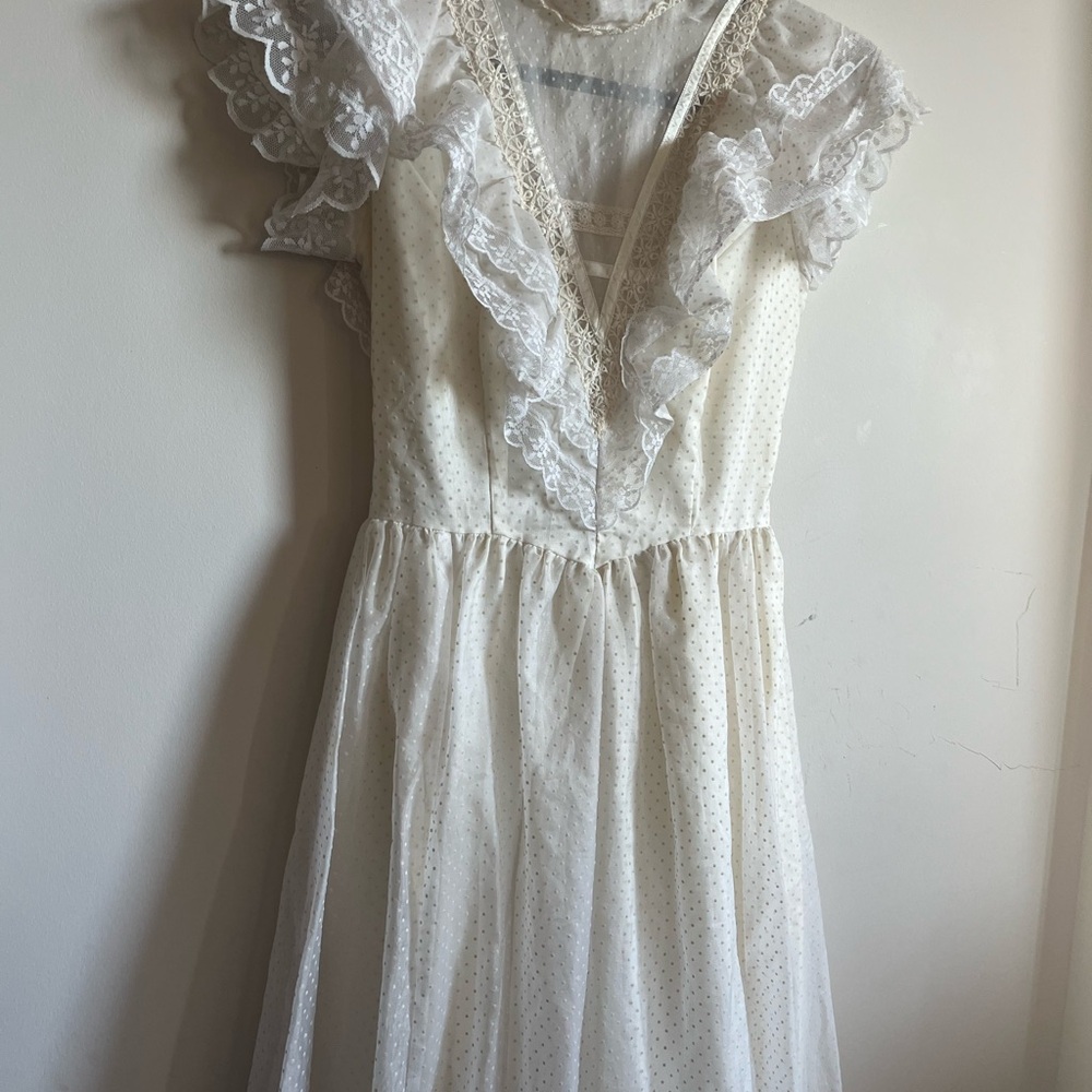 Vintage JCPenney Ivory Lace Wedding Dress - size 7/8 - Picture 7 of 16